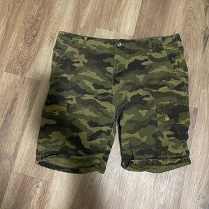 CAMO CARGO SHORTS